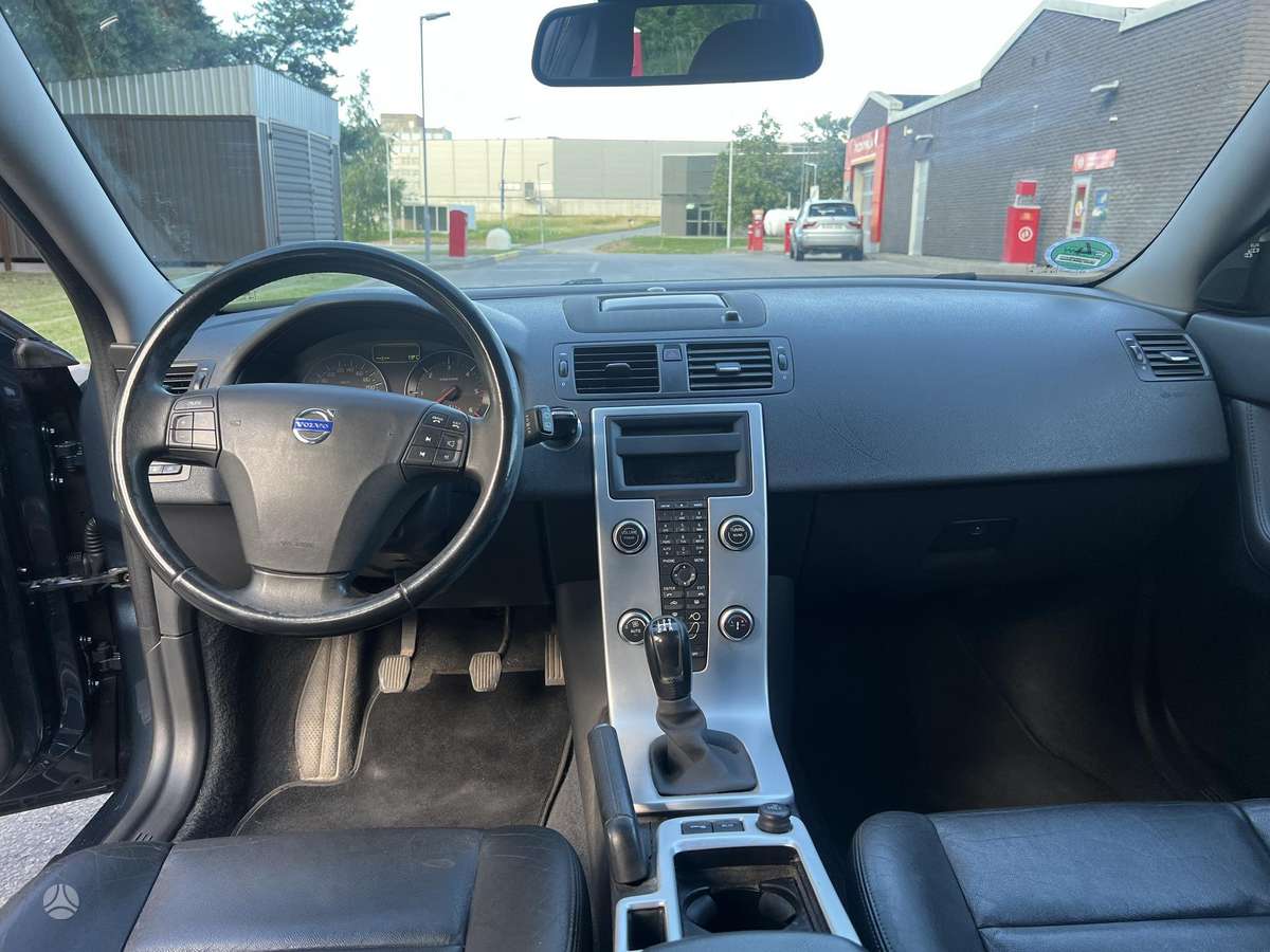 Volvo V50 2011 — photo 8