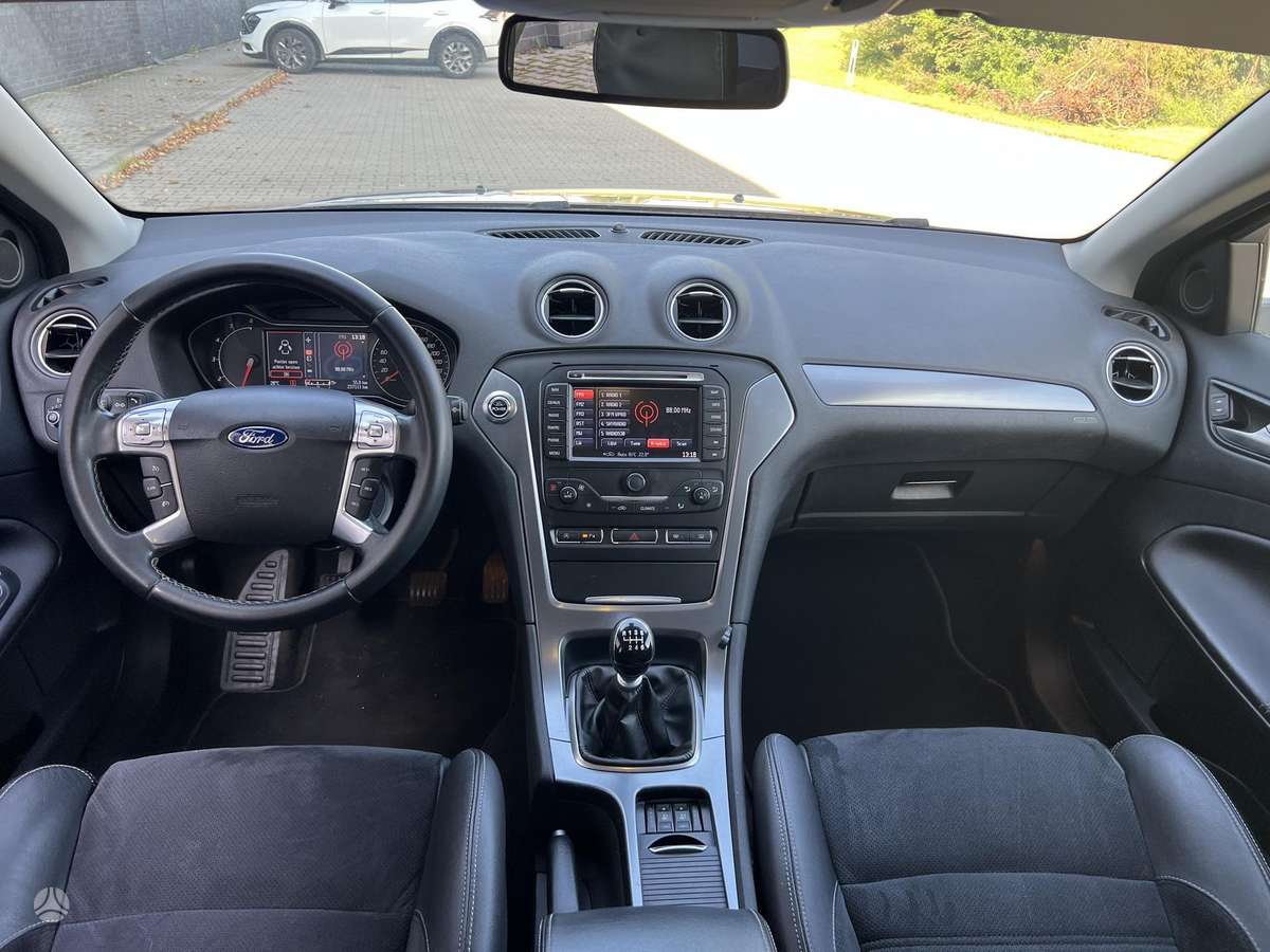 Ford Mondeo 2012 — photo 17
