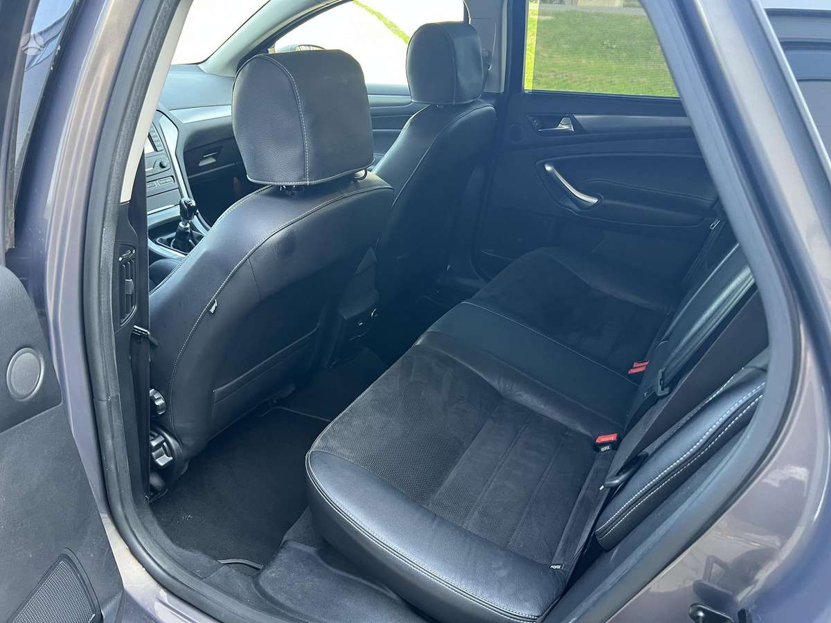 Ford Mondeo 2012 — photo 19