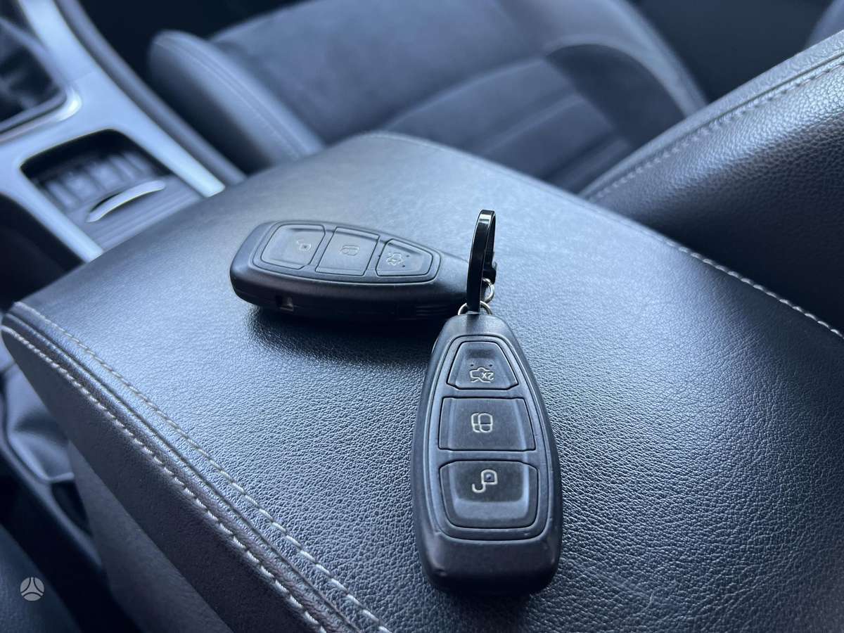 Ford Mondeo 2012 — photo 23