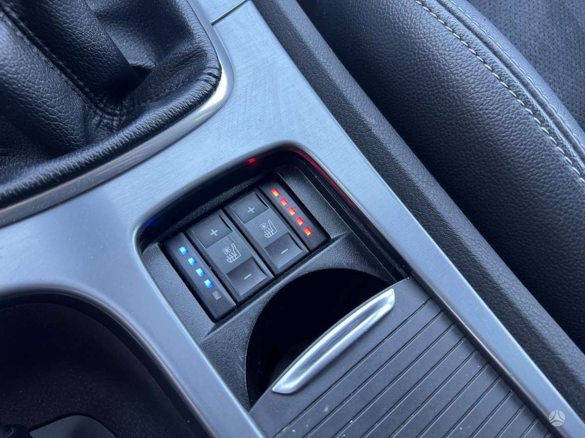 Ford Mondeo 2012 — photo 24