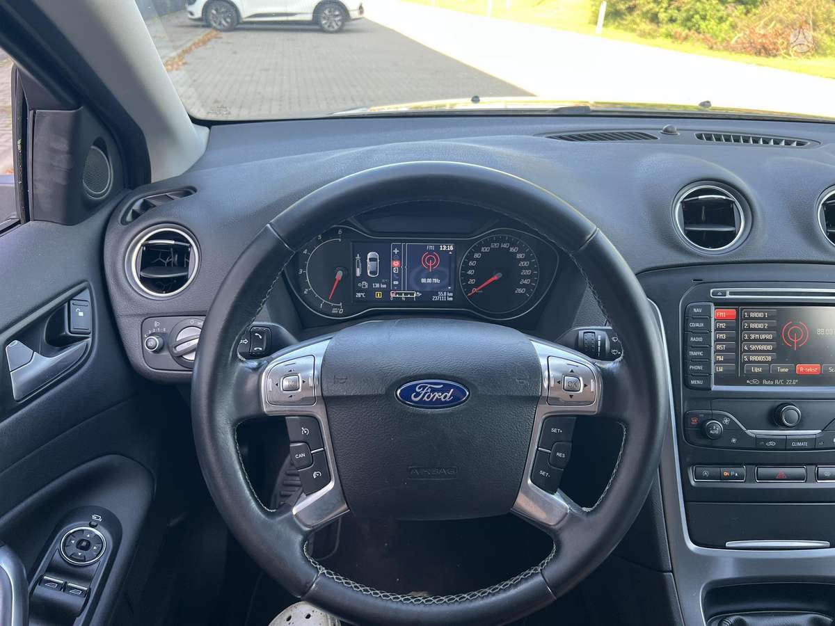 Ford Mondeo 2012 — photo 27