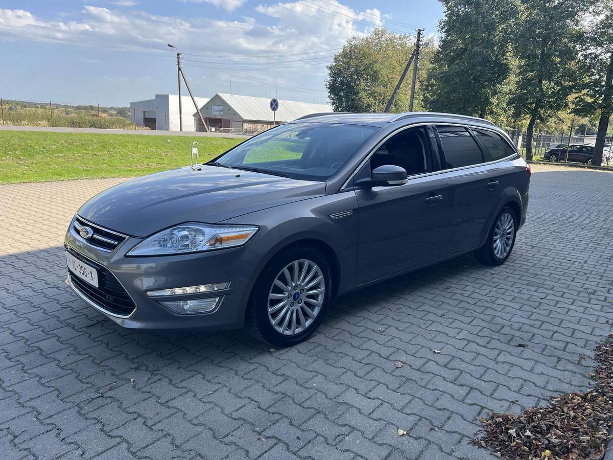 Ford Mondeo 2012 — interior