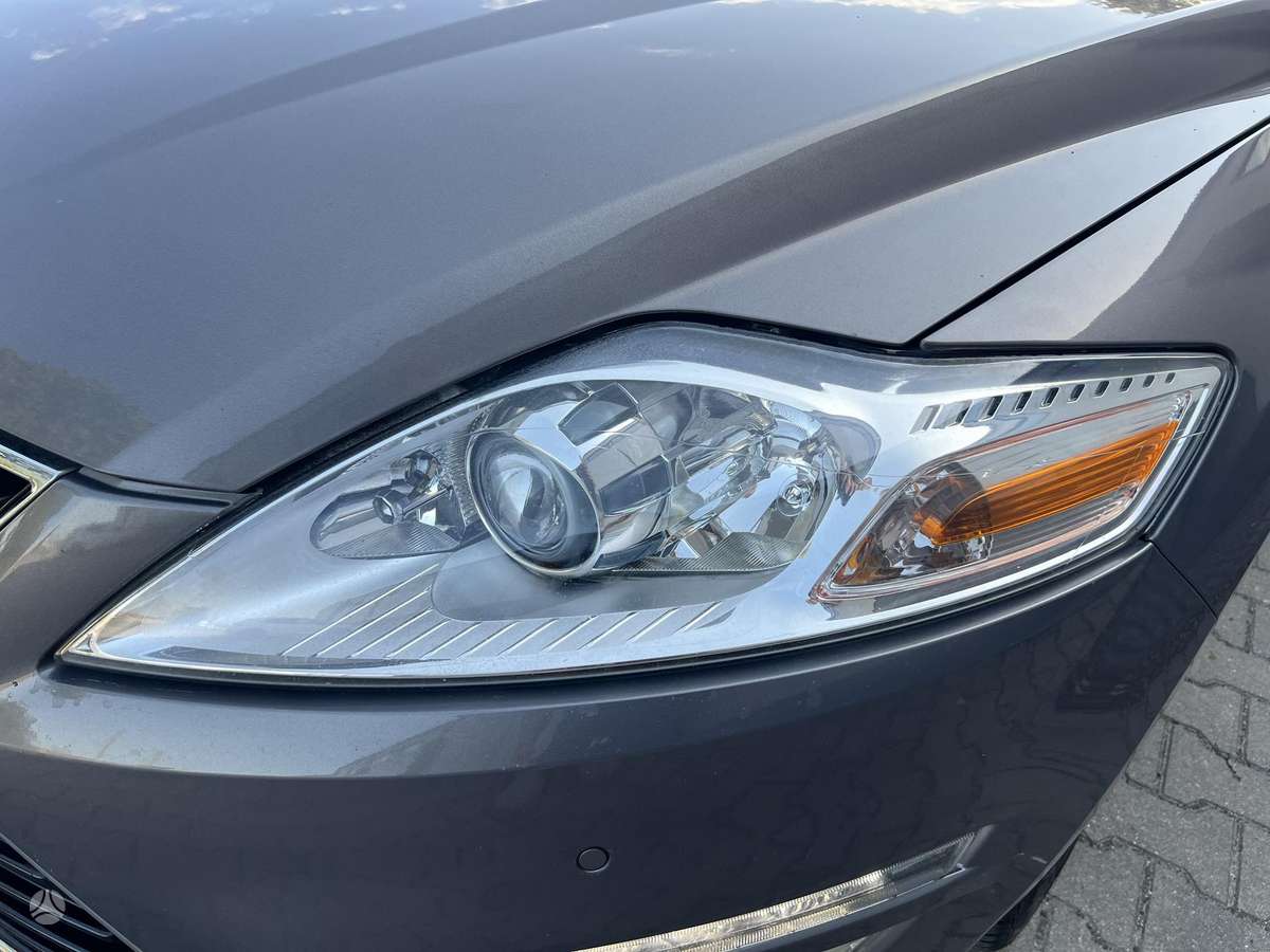 Ford Mondeo 2012 — photo 35