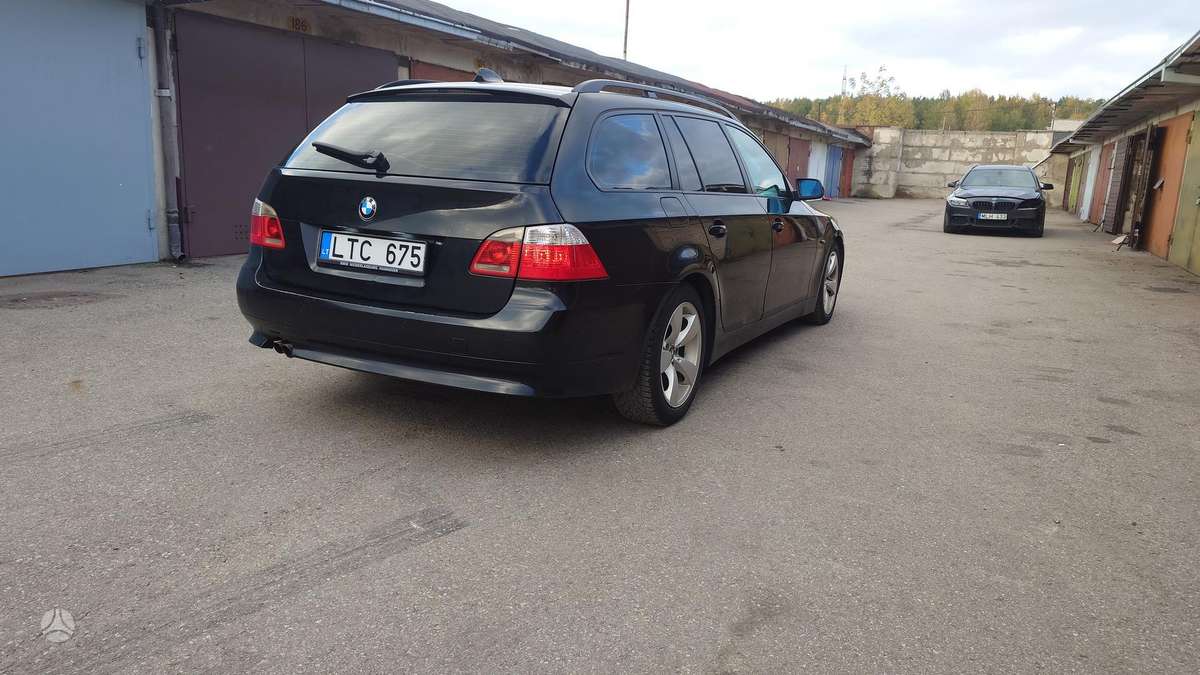 BMW 530 2004 — двигун 2993 cm³, 218 HP (160kW)