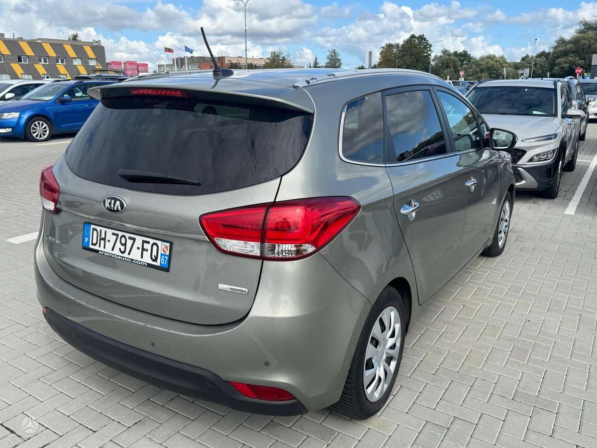 Kia Carens 2014 — interior