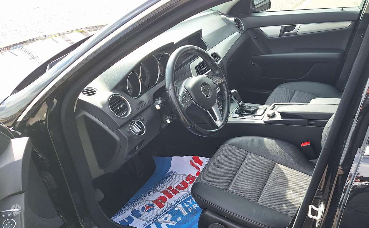 Mercedes-Benz C220 2012 — photo 16