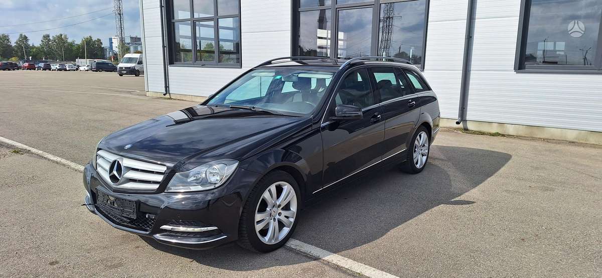 Mercedes-Benz C220 2012 — rear view