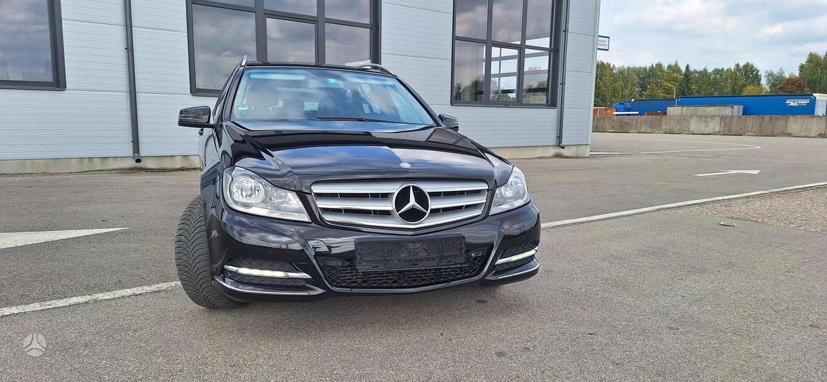 Mercedes-Benz C220 2012 — photo 8