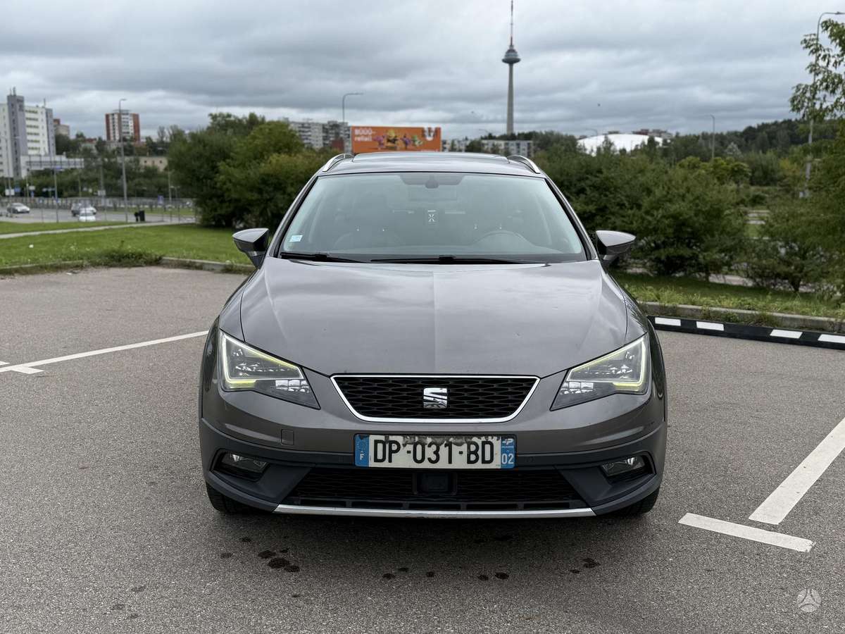 Seat Leon 2015 — rear view