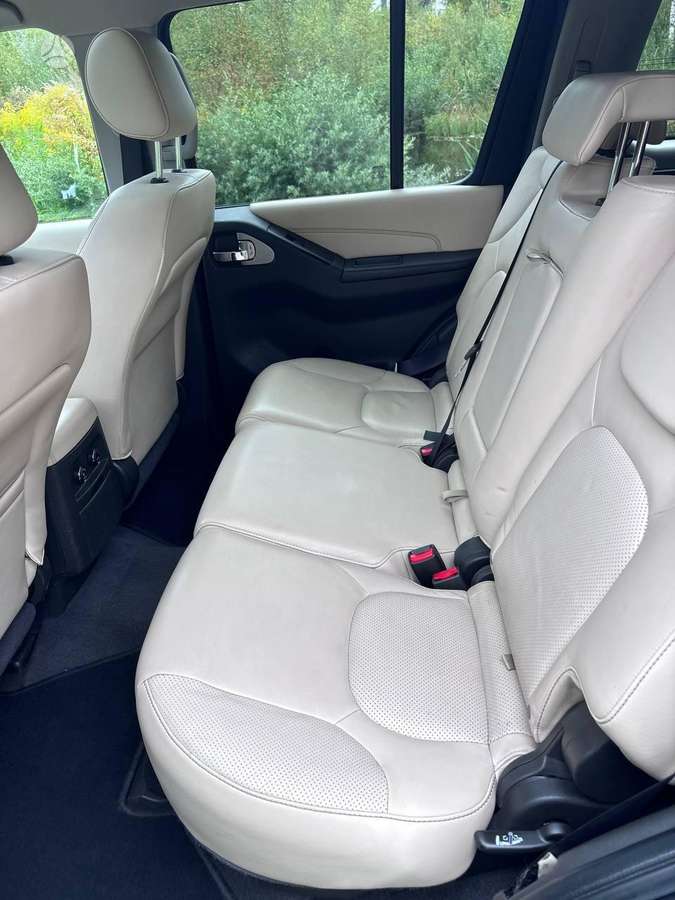 Nissan Pathfinder 2012 — photo 10
