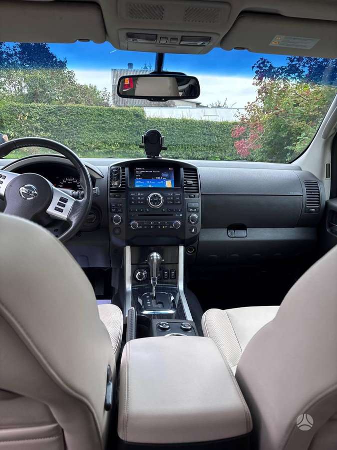 Nissan Pathfinder 2012 — photo 11