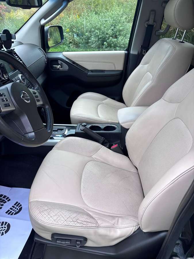 Nissan Pathfinder 2012 — photo 9