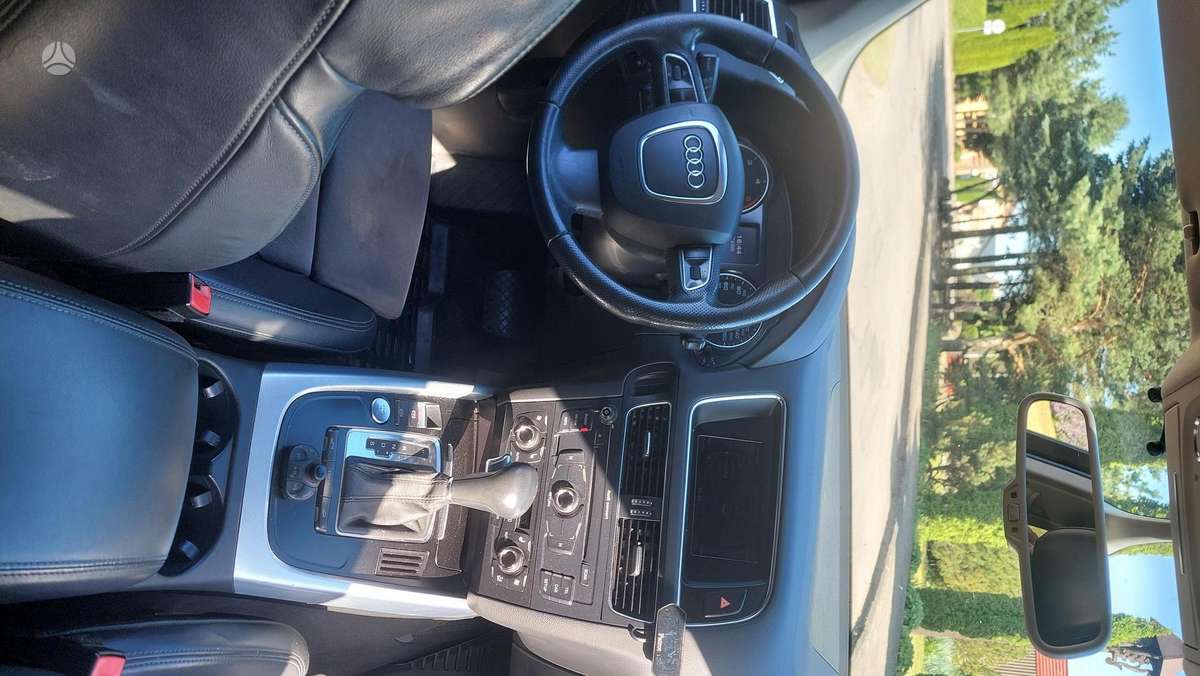 Audi Q5 2009 — photo 11