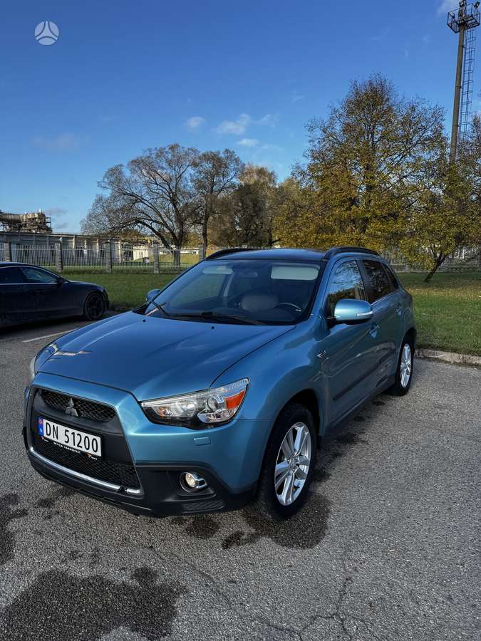 Mitsubishi ASX 2010 — салон