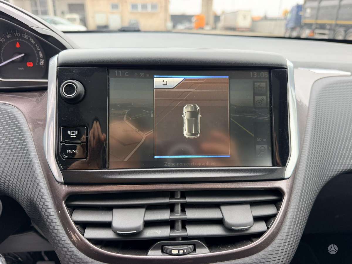 Peugeot 2008 2014 — photo 18