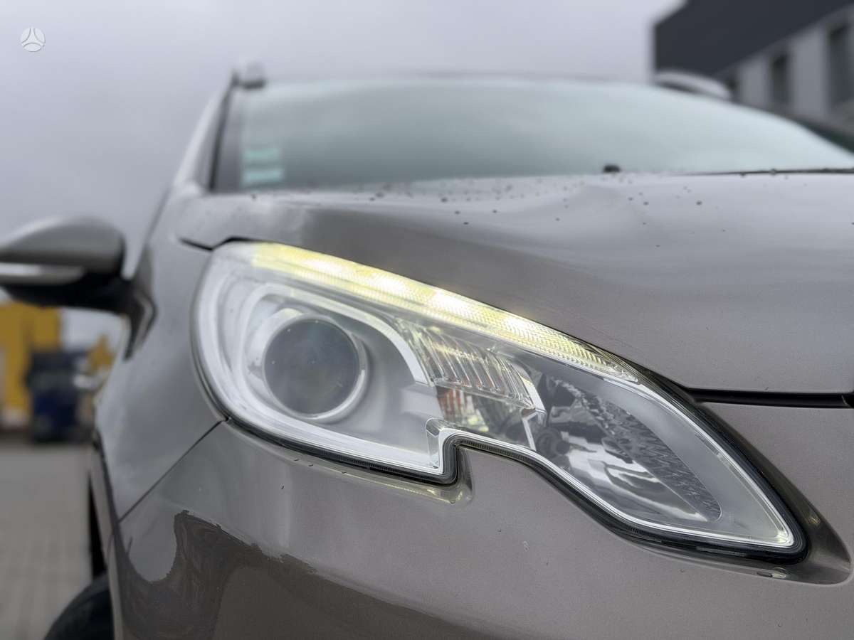 Peugeot 2008 2014 — interior