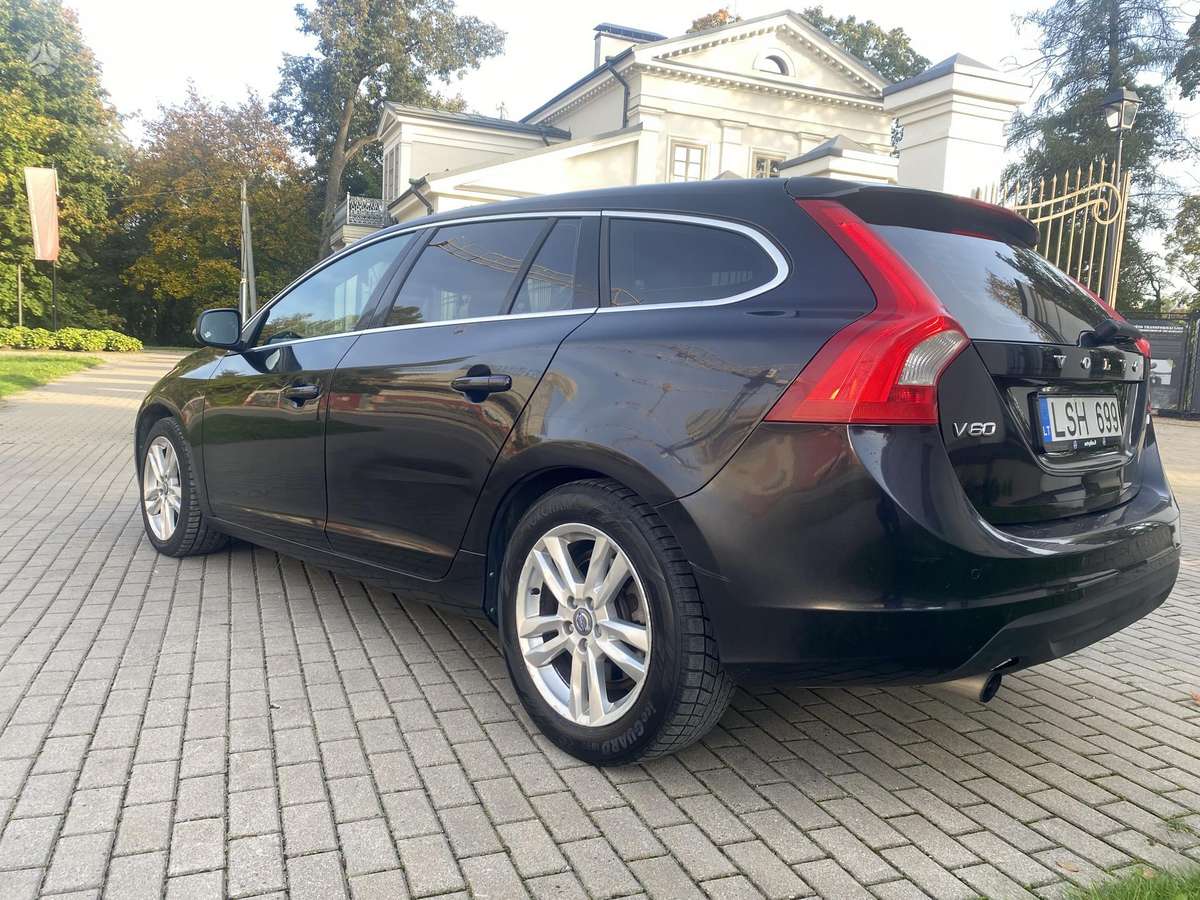 Volvo V60 2012 — rear view