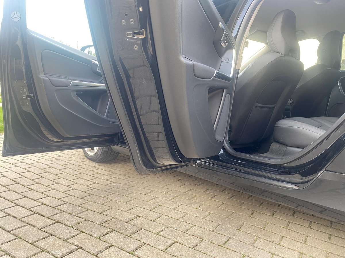 Volvo V60 2012 — photo 20