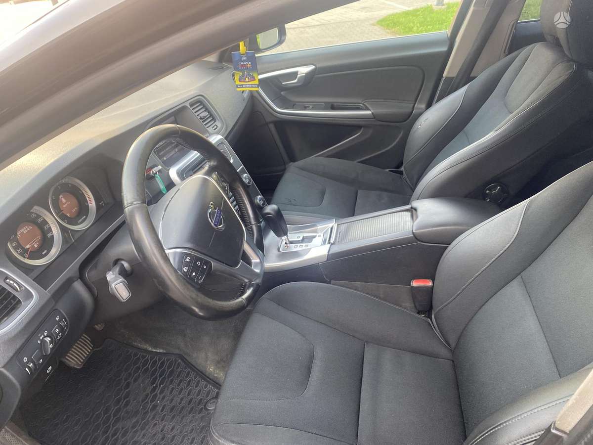 Volvo V60 2012 — photo 21