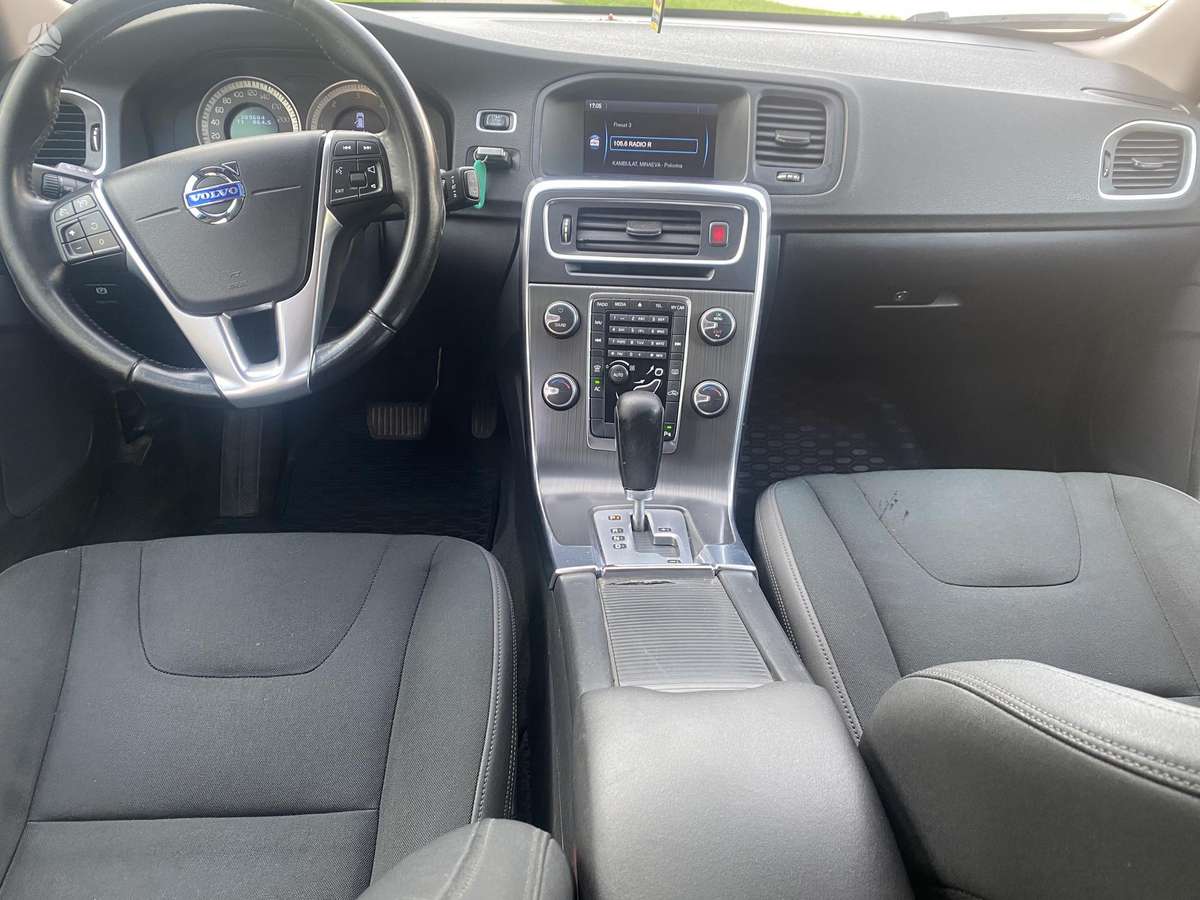Volvo V60 2012 — photo 23