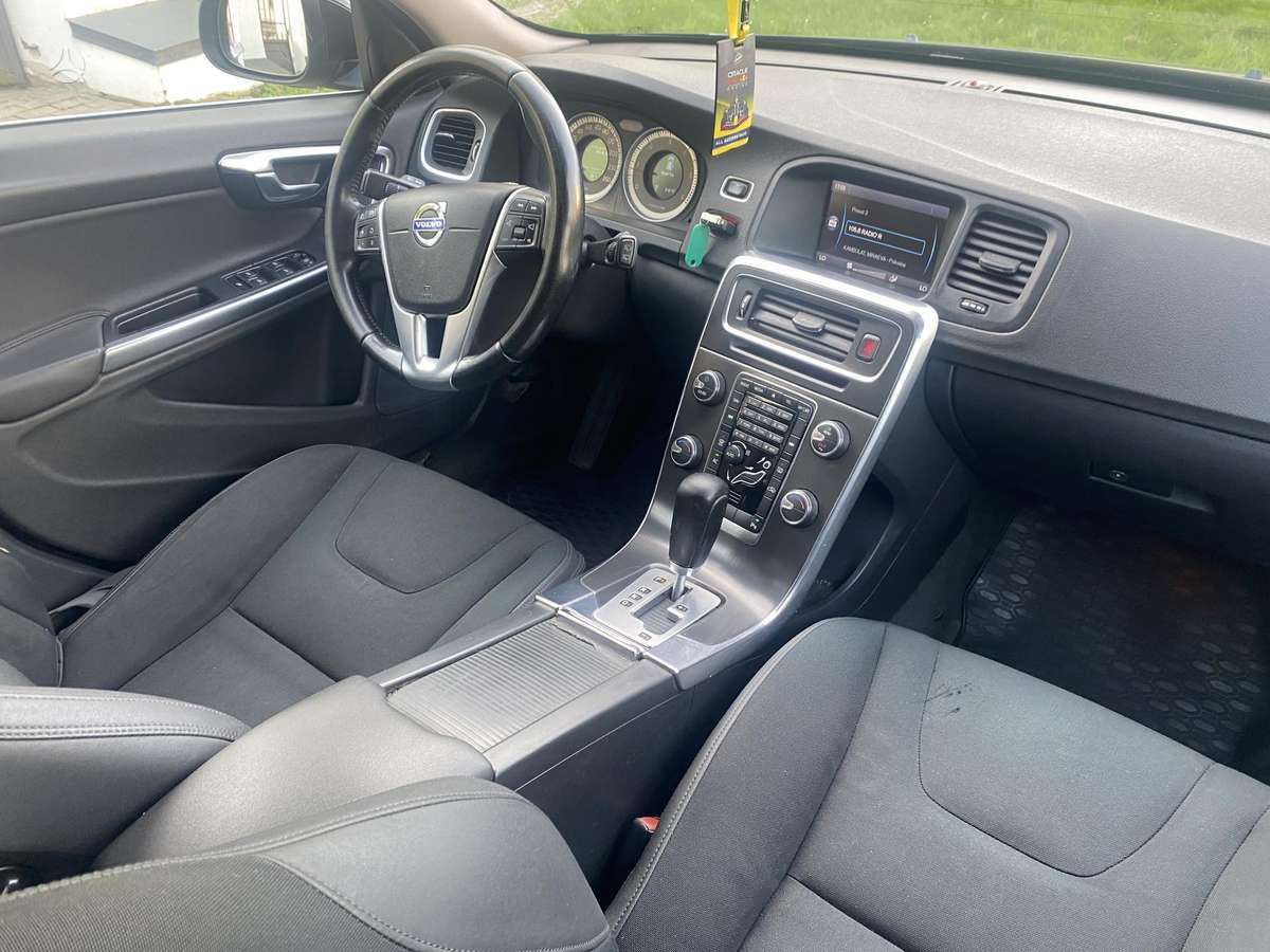 Volvo V60 2012 — photo 26