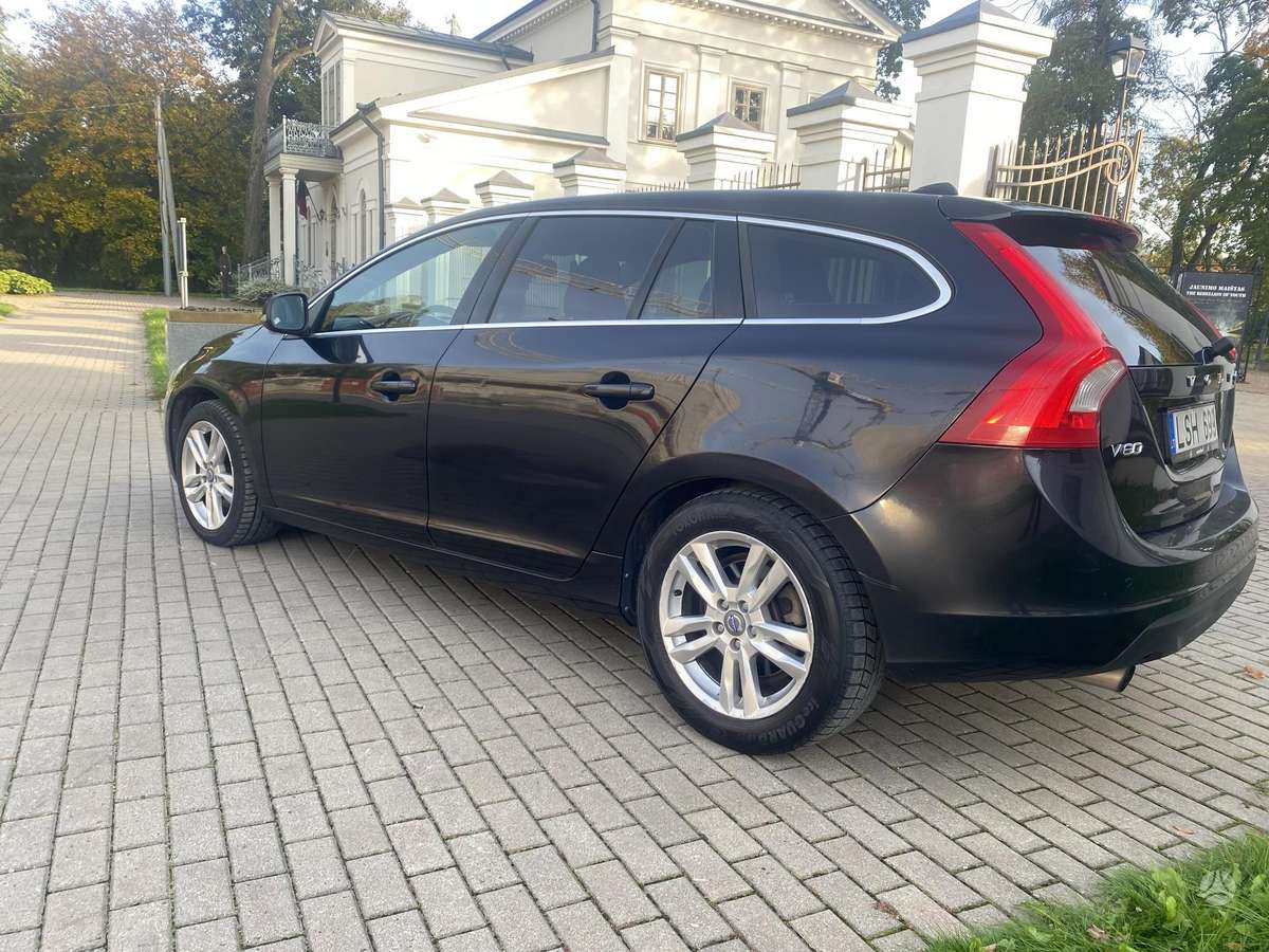 Volvo V60 2012 — interior
