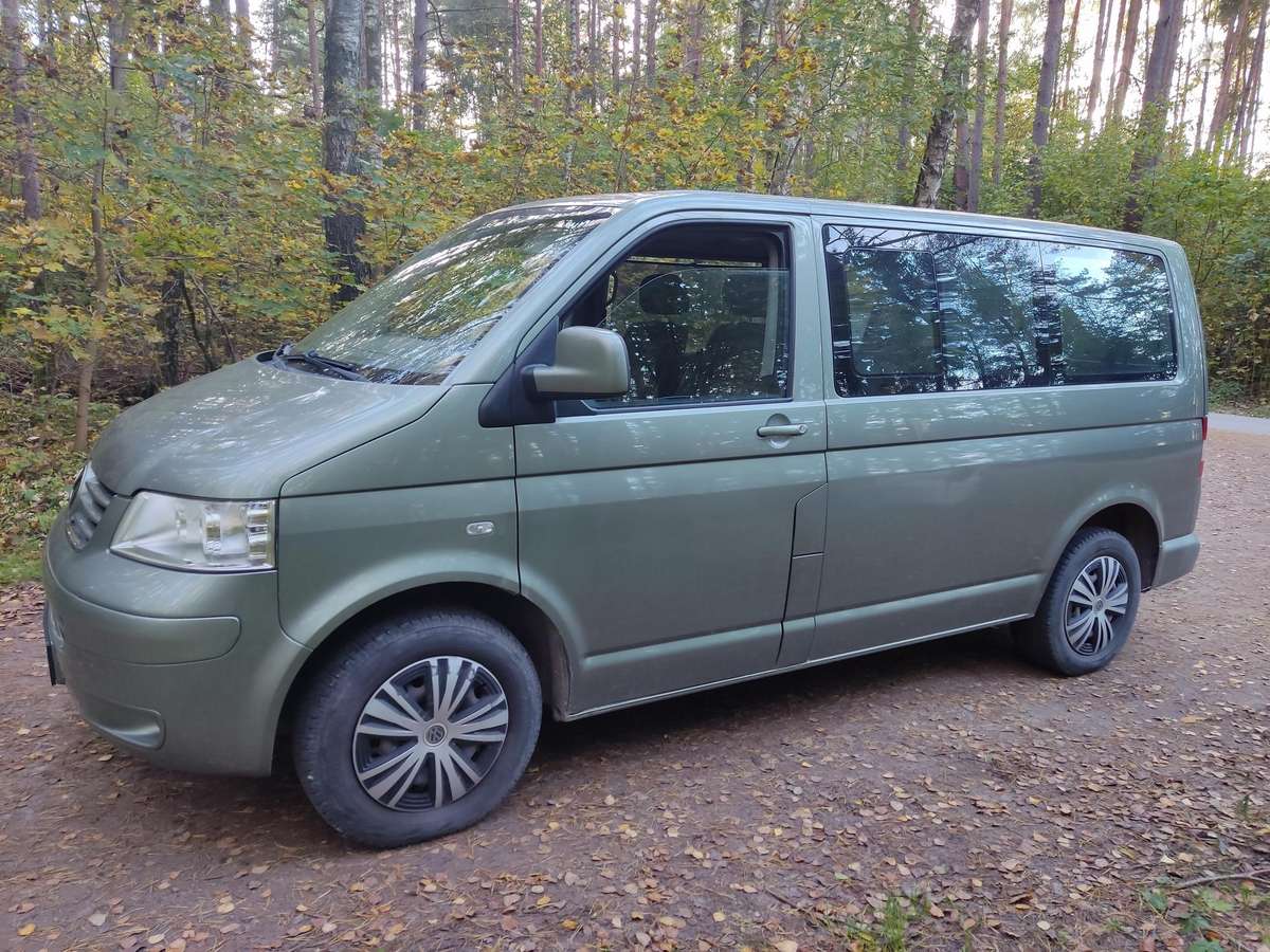 Volkswagen Caravelle 2006 — вигляд ззаду