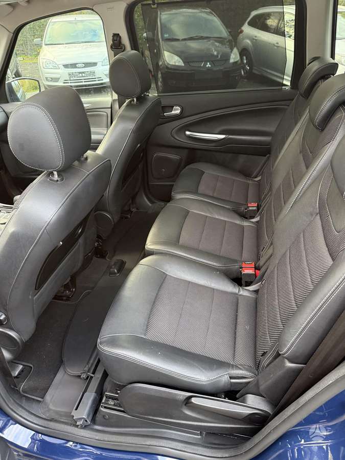 Ford Galaxy 2013 — photo 14