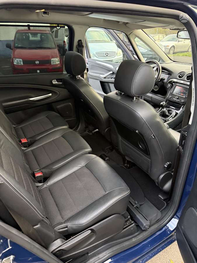 Ford Galaxy 2013 — photo 19