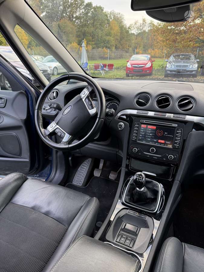 Ford Galaxy 2013 — photo 20