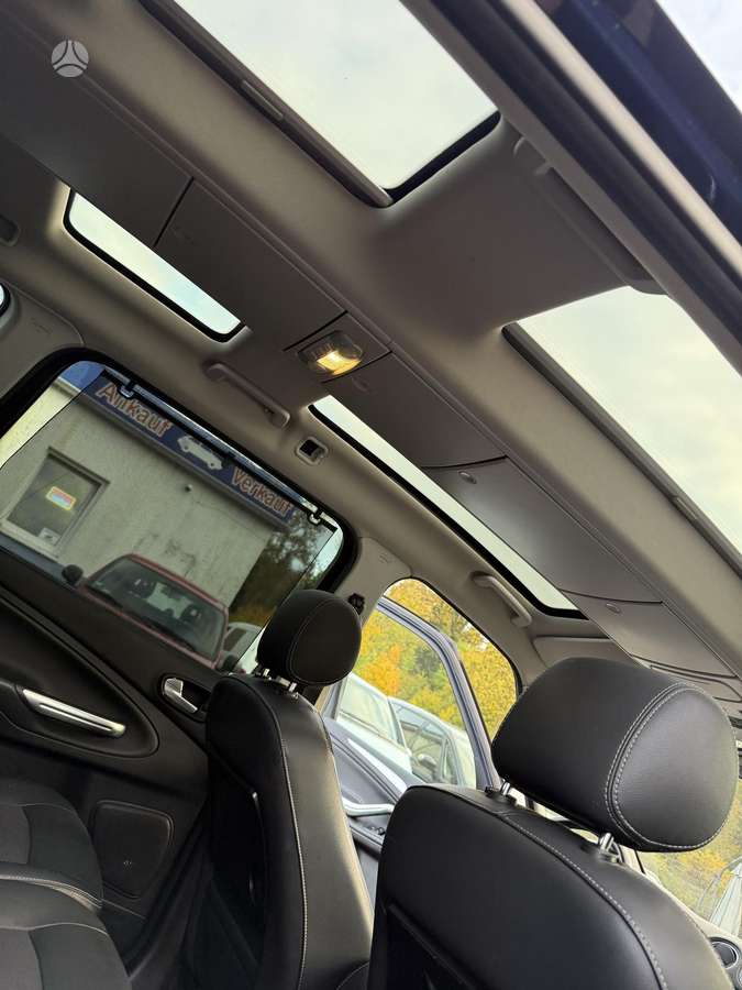 Ford Galaxy 2013 — photo 21