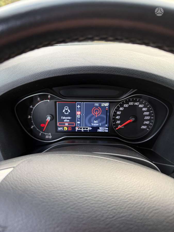 Ford Galaxy 2013 — photo 22