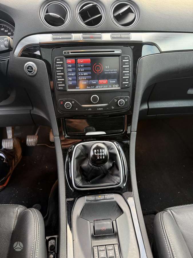 Ford Galaxy 2013 — photo 23
