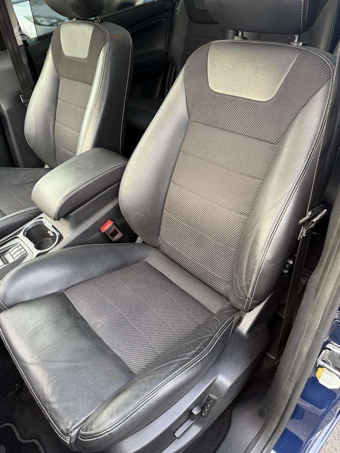 Ford Galaxy 2013 — photo 25