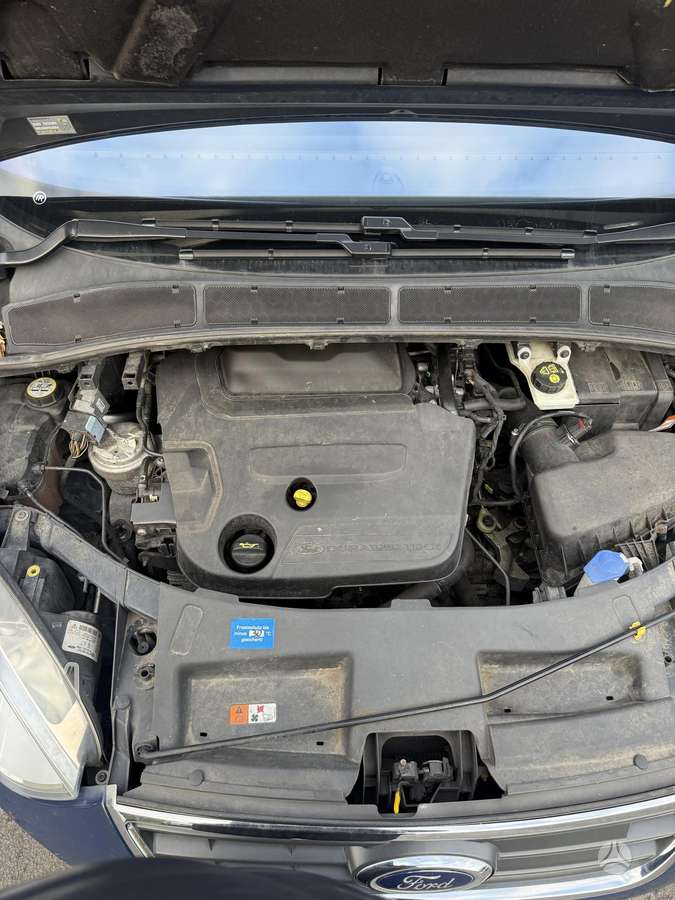 Ford Galaxy 2013 — photo 27