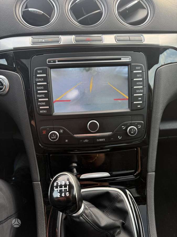 Ford Galaxy 2013 — photo 28