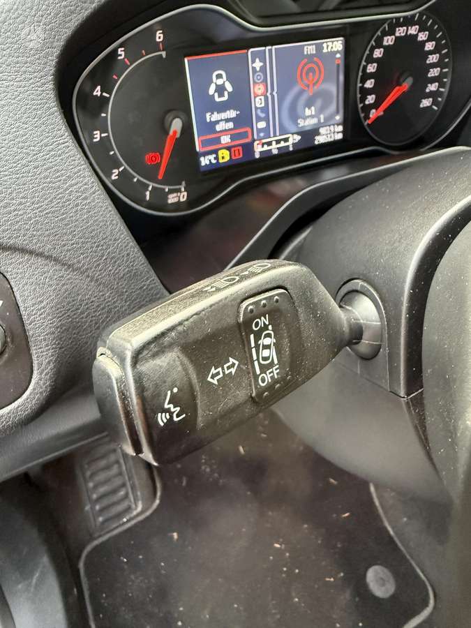 Ford Galaxy 2013 — photo 9