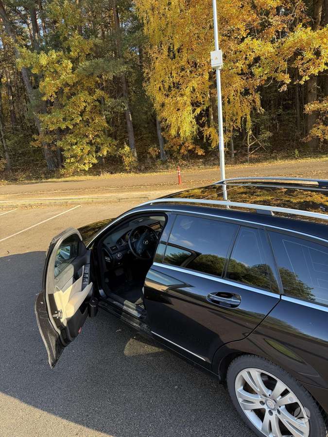 Mercedes-Benz C220 2010 — photo 11