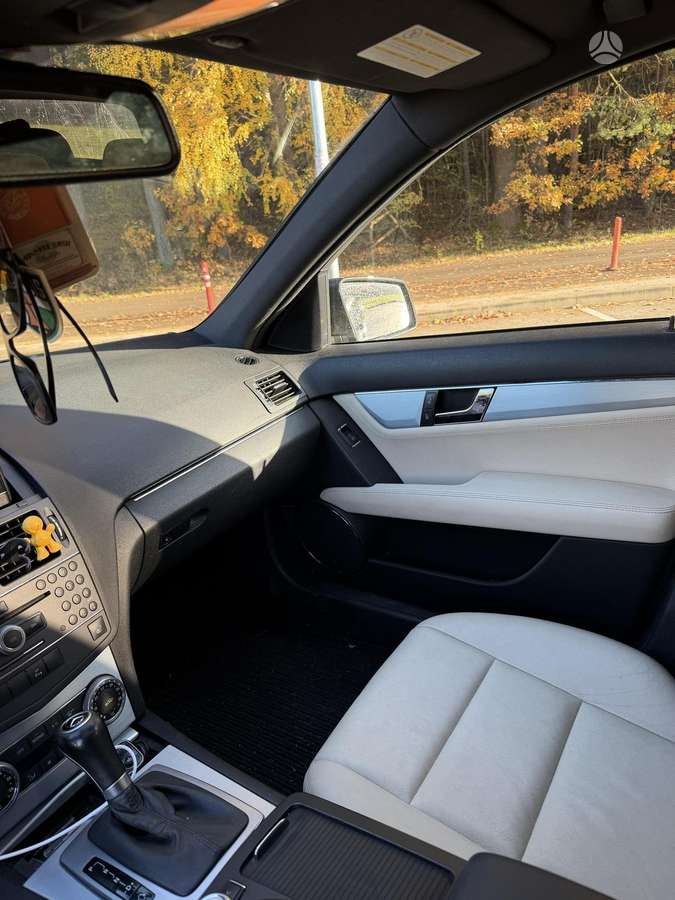Mercedes-Benz C220 2010 — photo 9