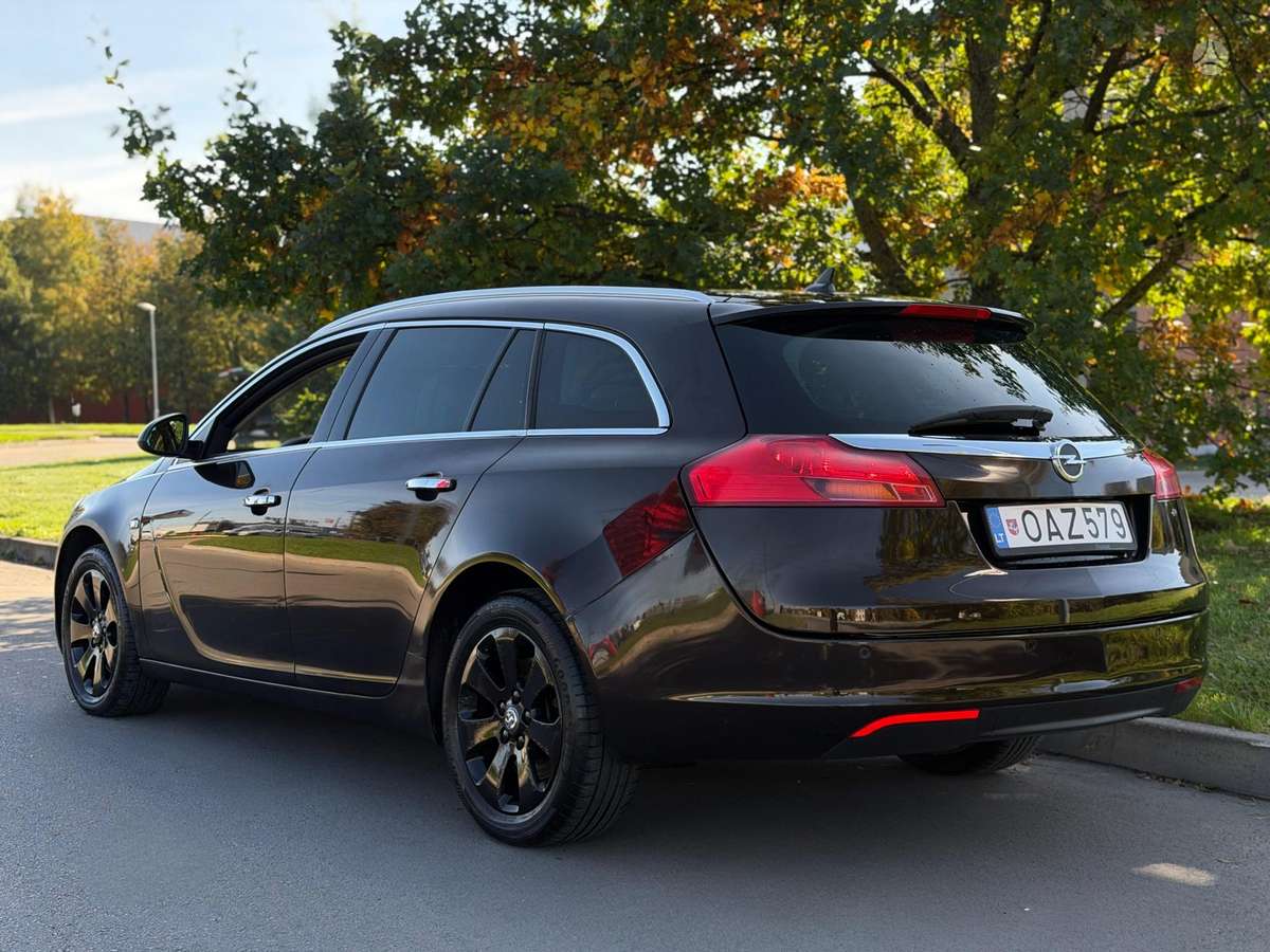 Opel Insignia 2011 — салон