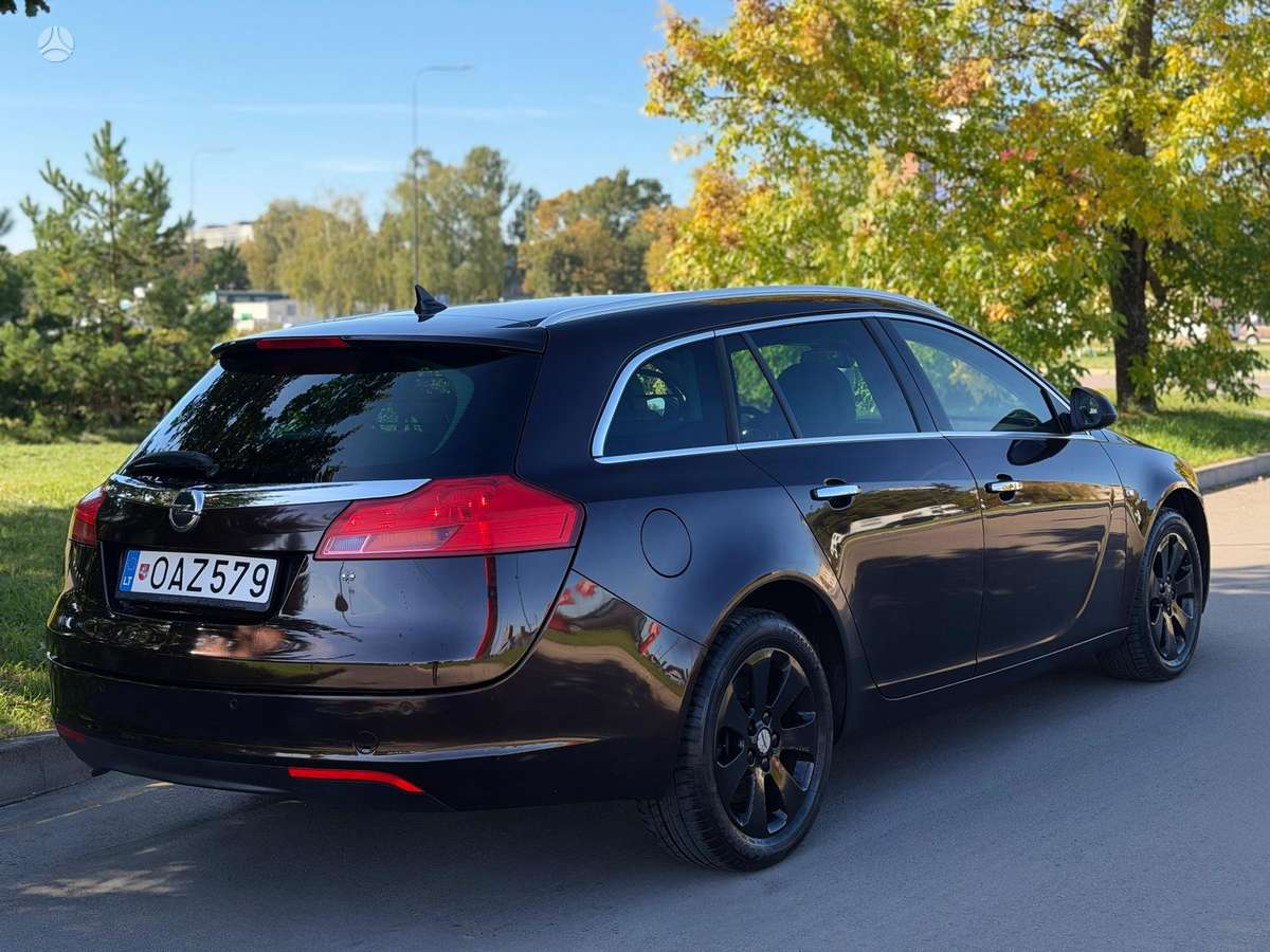 Opel Insignia 2011 — двигун 1956 cm³, 160 HP (118kW)