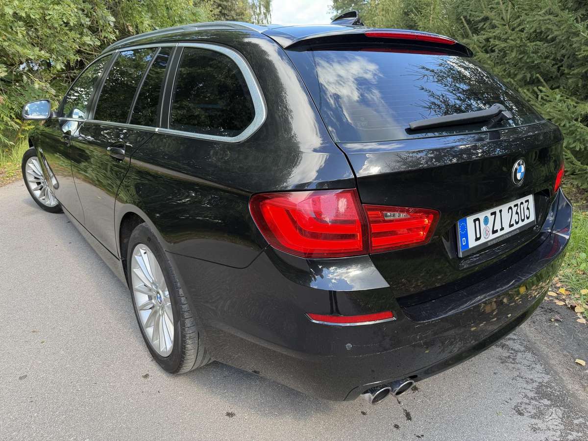 BMW 520 2013 — rear view