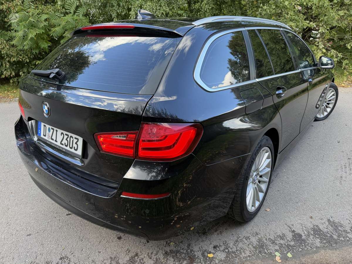 BMW 520 2013 — interior