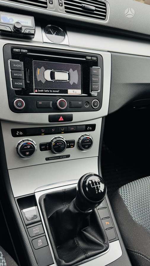 Volkswagen Passat 2013 — photo 16