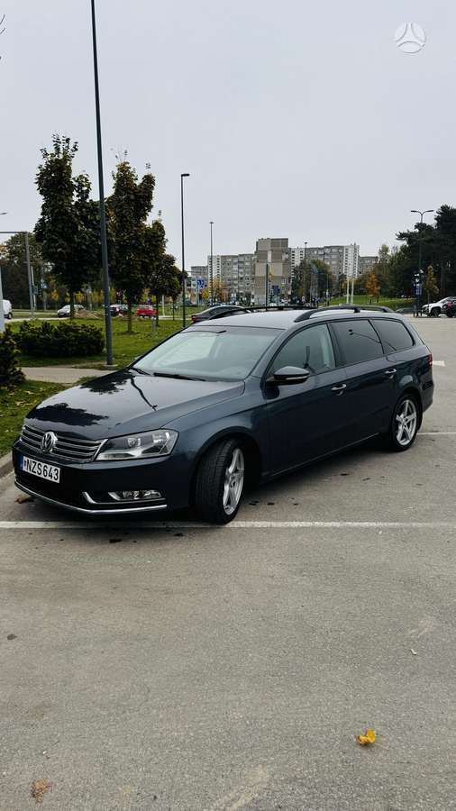 Volkswagen Passat 2013 — rear view