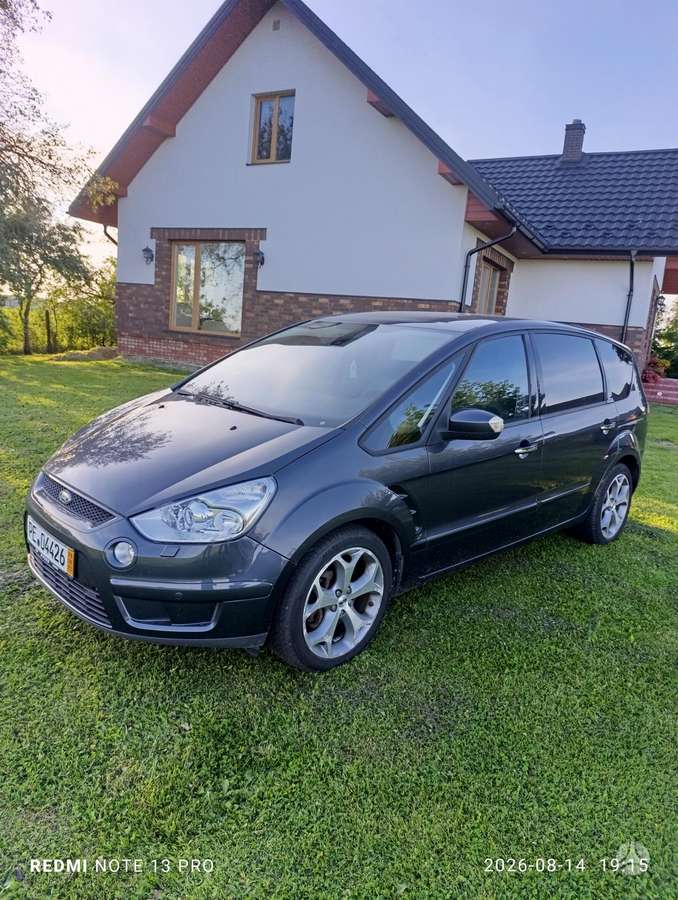 Ford S-MAX 2009 — rear view