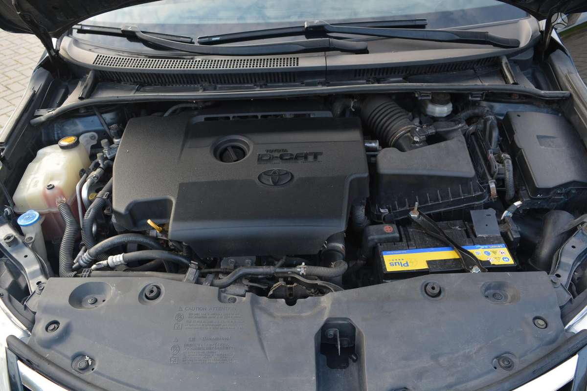 Toyota Avensis 2013 — photo 10