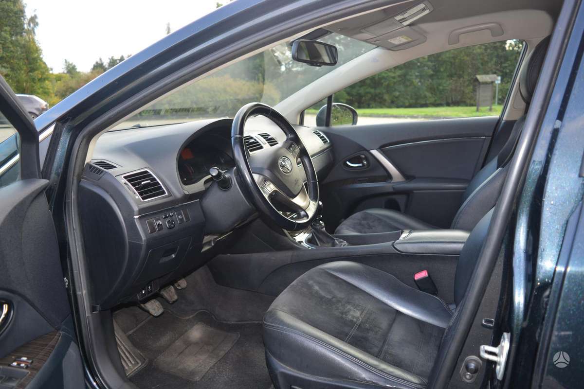 Toyota Avensis 2013 — photo 11