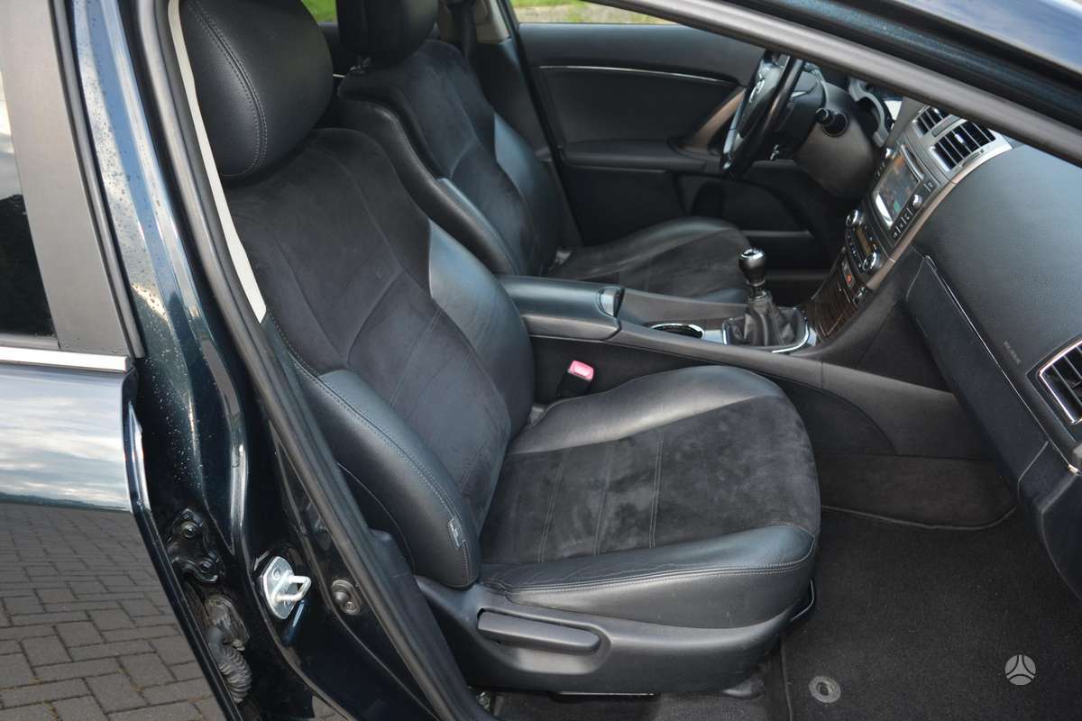 Toyota Avensis 2013 — photo 12
